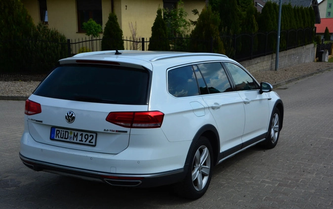 Volkswagen Passat cena 59900 przebieg: 221000, rok produkcji 2016 z Łobez małe 596